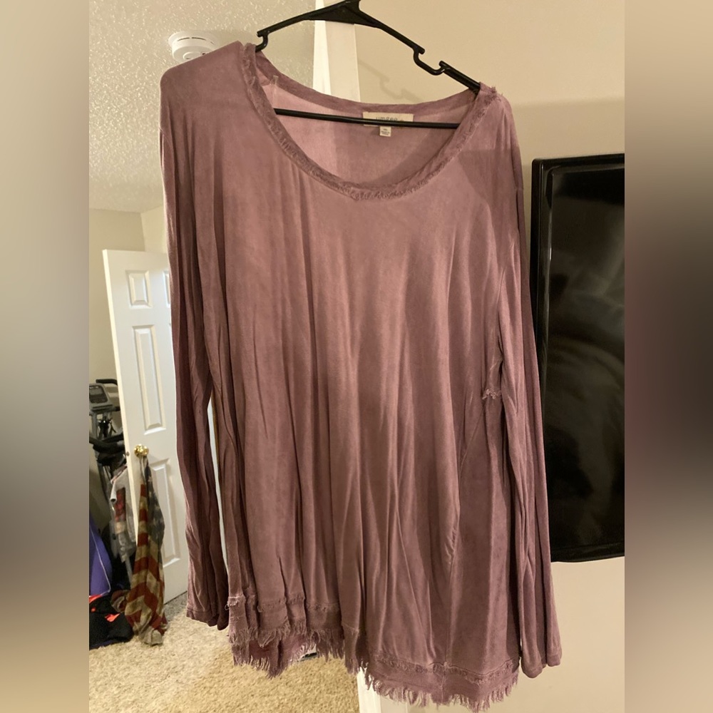 Distressed long sleeve top with fray hem